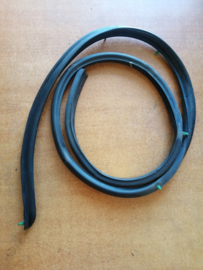 Deurrubber rechtsvoor Nissan Primera P11/ WP11 80830-2F005