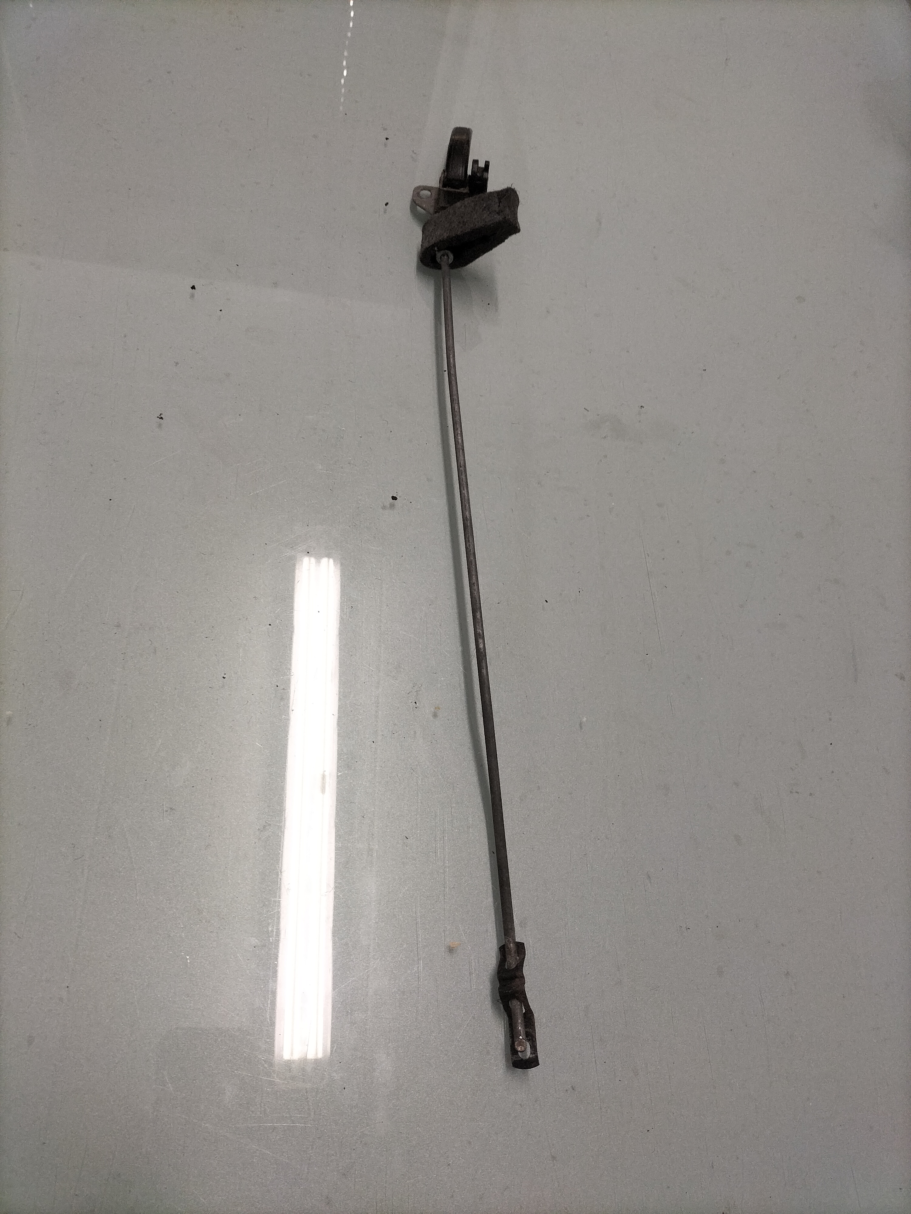 Deurgreep binnenzijde linksachter Datsun Cherry E10 4-deurs sedan 82526-M0302 Gebruikt.