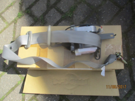 Veiligheidsgordelspanner linksvoor Nissan Patrol Y61 86885-VC005 Origineel.