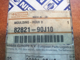 Sierlijst buitenzijde achterportier links Nissan Primera P10 82821-90J10 ( 82821-90J00 )