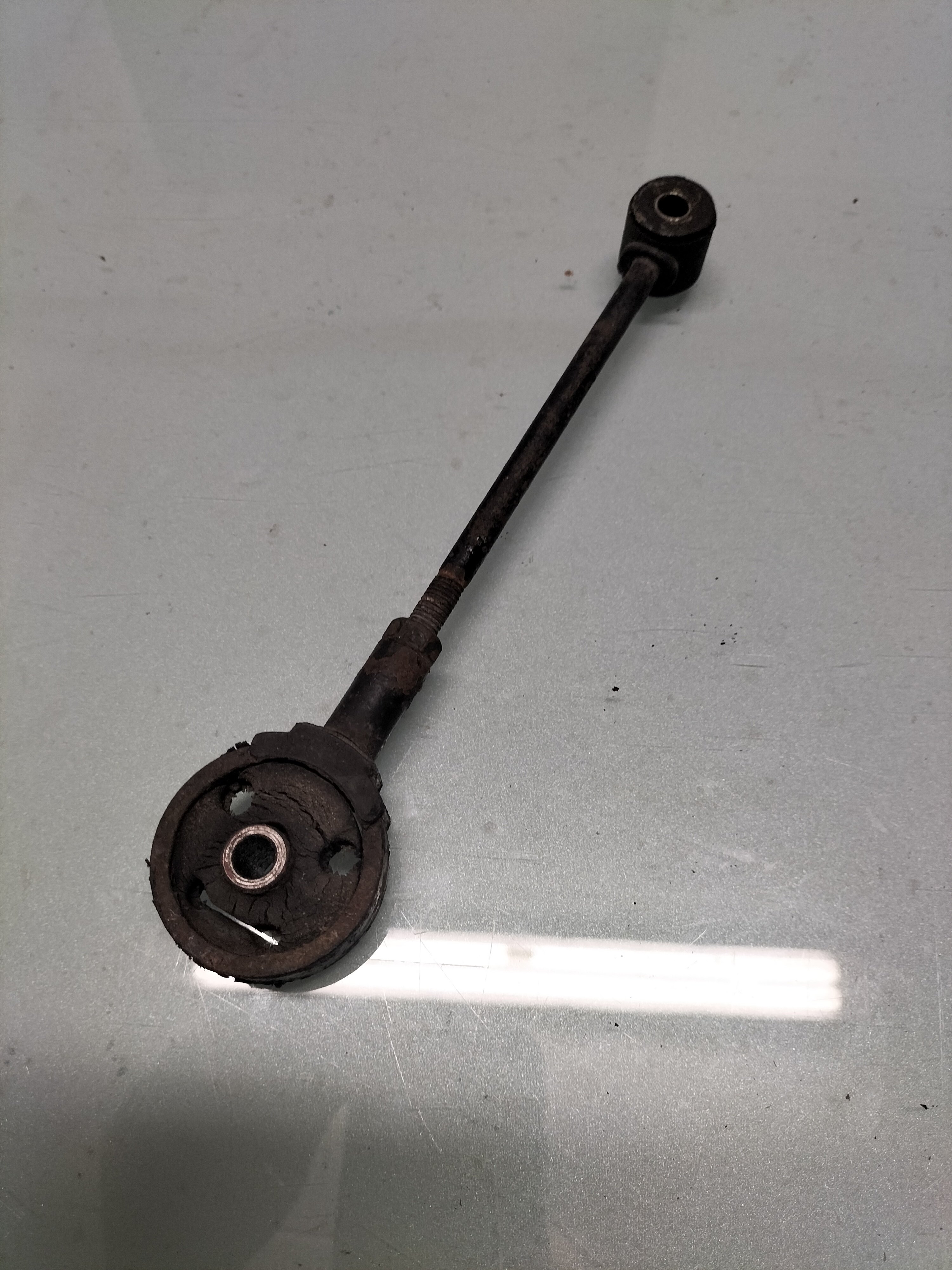 Motorsteun Datsun cherry E10 11400-M0200 + 11401-M0202 Gebruikt
