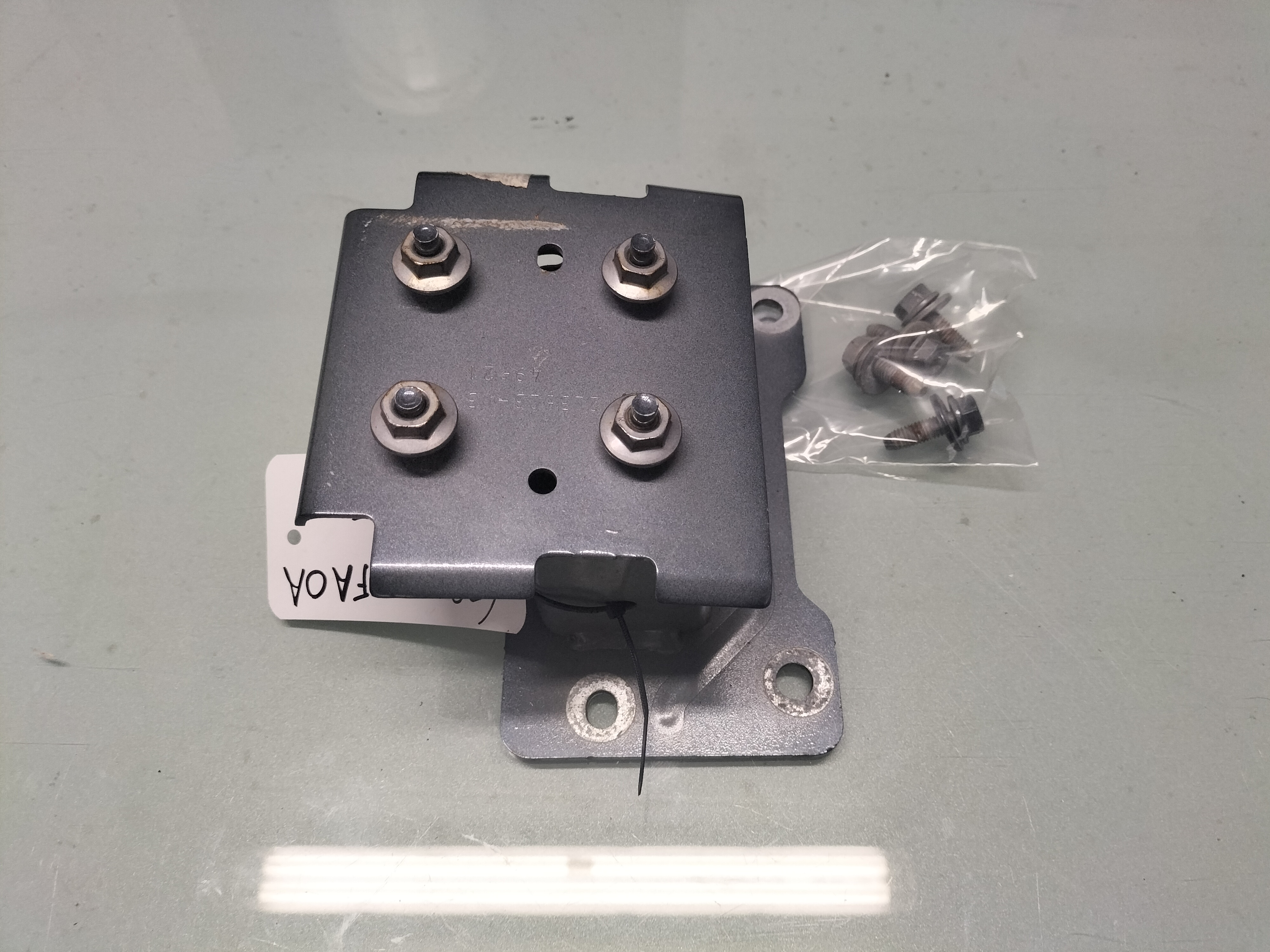 Bumpersteun linksvoor Nissan Micra K14 62211-5FA0A Gebruikt