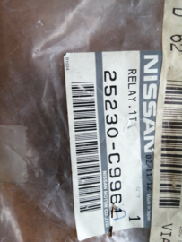 Relais Nissan 25230-C9961 / 25230-C9971 Automatische choke / Achterwisser / Automatischdakraam / airconditioning Origineel.