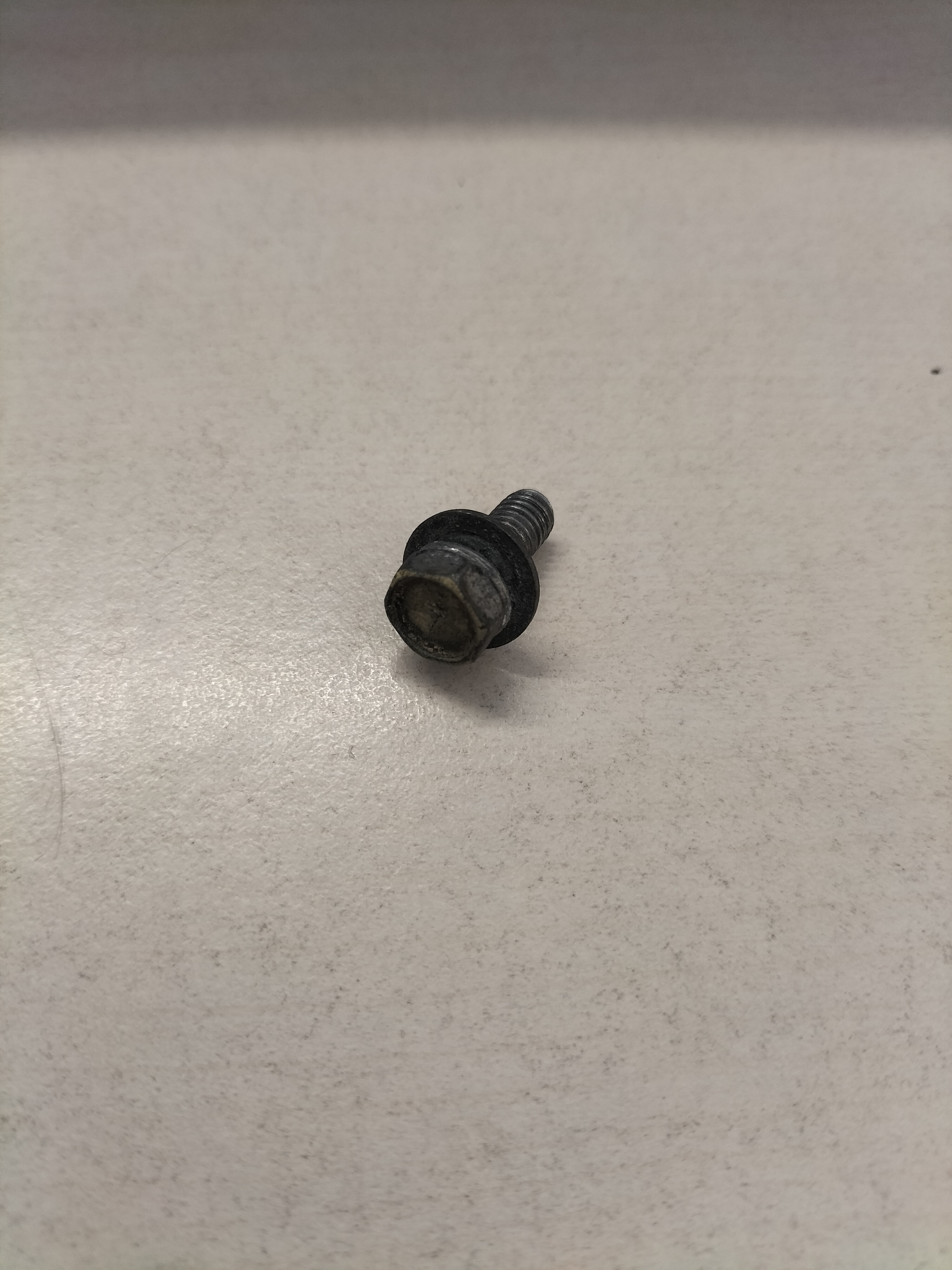 Bolt M5.75 x 15.5 Nissan 31377-1XK2A Used part.