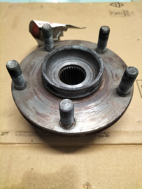 Front axle wheel hub Nissan 40202-2Y010 CA33/ T30 Used part.