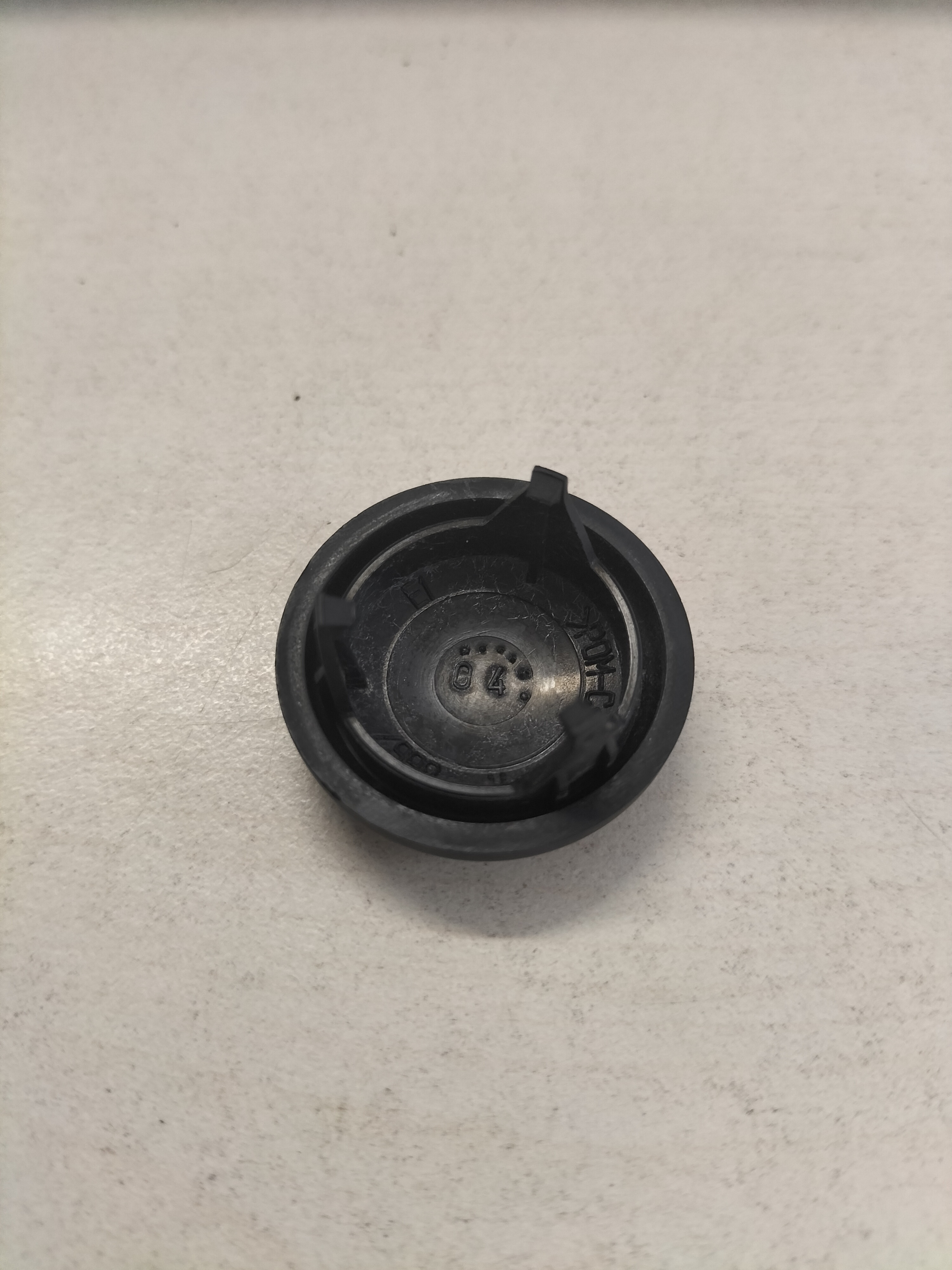 Afdekkap montagemoer ruitenwisserarm Nissan 28882-AU300 E11/ J10/ K12/ P12 Gebruikt.