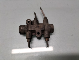 Connector brake tube Datsun U0506 (20251025) Used part.