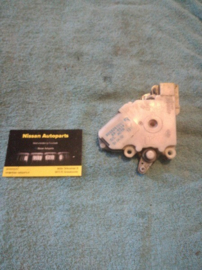 Deurslot mechaniek rechts Nissan 80552-61U00 B13/ C23 Gebruikt.
