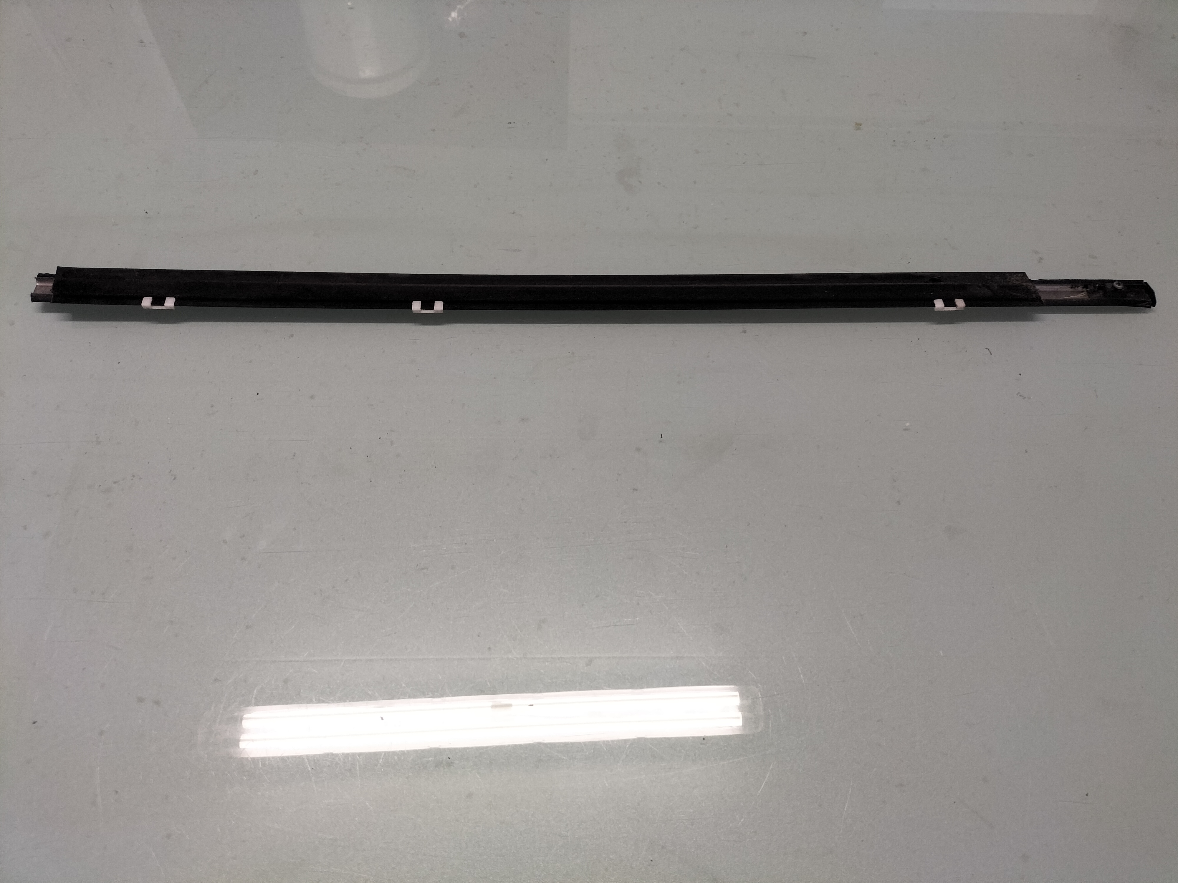 Sierstrip portier linksachter Nissan Qashqai J10 82821-JD00A Gebruikt.