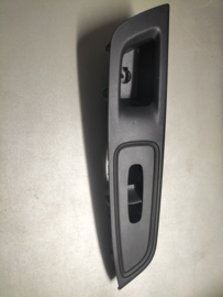 Raambedieningspaneel bijrijderszijde Nissan Micra K14 80960-5FA1A Gebruikt.