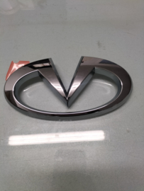 Grille front emblem Infinity Nissan 62892-CM80D Original.