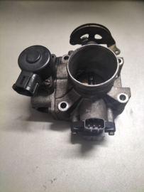 Gasklephuis QG18DE Nissan 16119-7J602 N16/ P11/ V10/ WP11 Gebruikt.