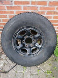 Steel wheel 7J X 15 met Michelin Latitude Alpine band 235/75R15 40300-7F000