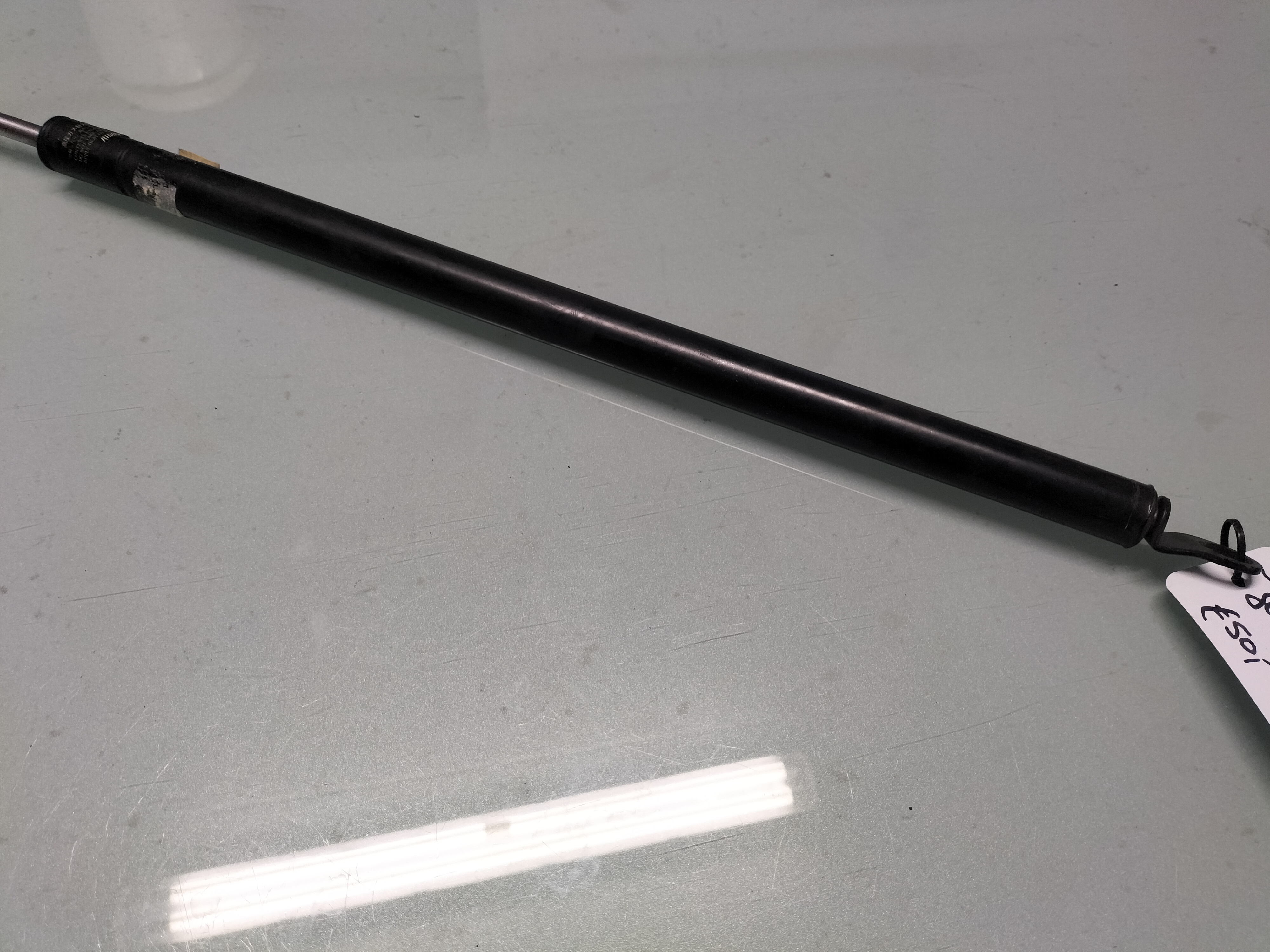 Gasveer achterklep Nissan B12 coupe 90450-57A27 Gebruikt