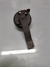 Horn electric low Nissan Primera P12 25620-AU300 Used part.