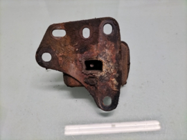 Achterste motorsteun Datsun Cherry E10 11320-M0201 Gebruikt.