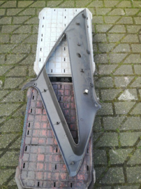 Plastic interieurdeel rechtsachter Nissan Bluebird T72 84940-Q9601