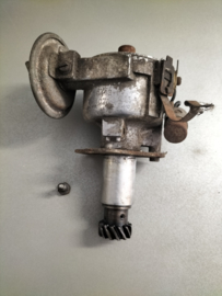 Stroomverdeler Datsun Sunny B110 22100-H1001 (D413-67) Gebruikt, incompleet.