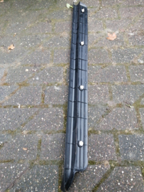 Instapplaat linksvoor Nissan Almera N15 3-deurs 76952-1M101 Gebruikt.