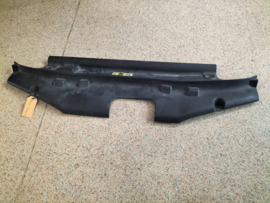 Afdekplaat bovenzijde radiateurframe Nissan Primera P12 61874-AV610 Gebruikt.