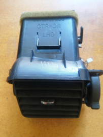Kachelventilatierooster midden-links Nissan Primera P11 / WP11 68751-9F600 (68751-2F900) Gebruikt.