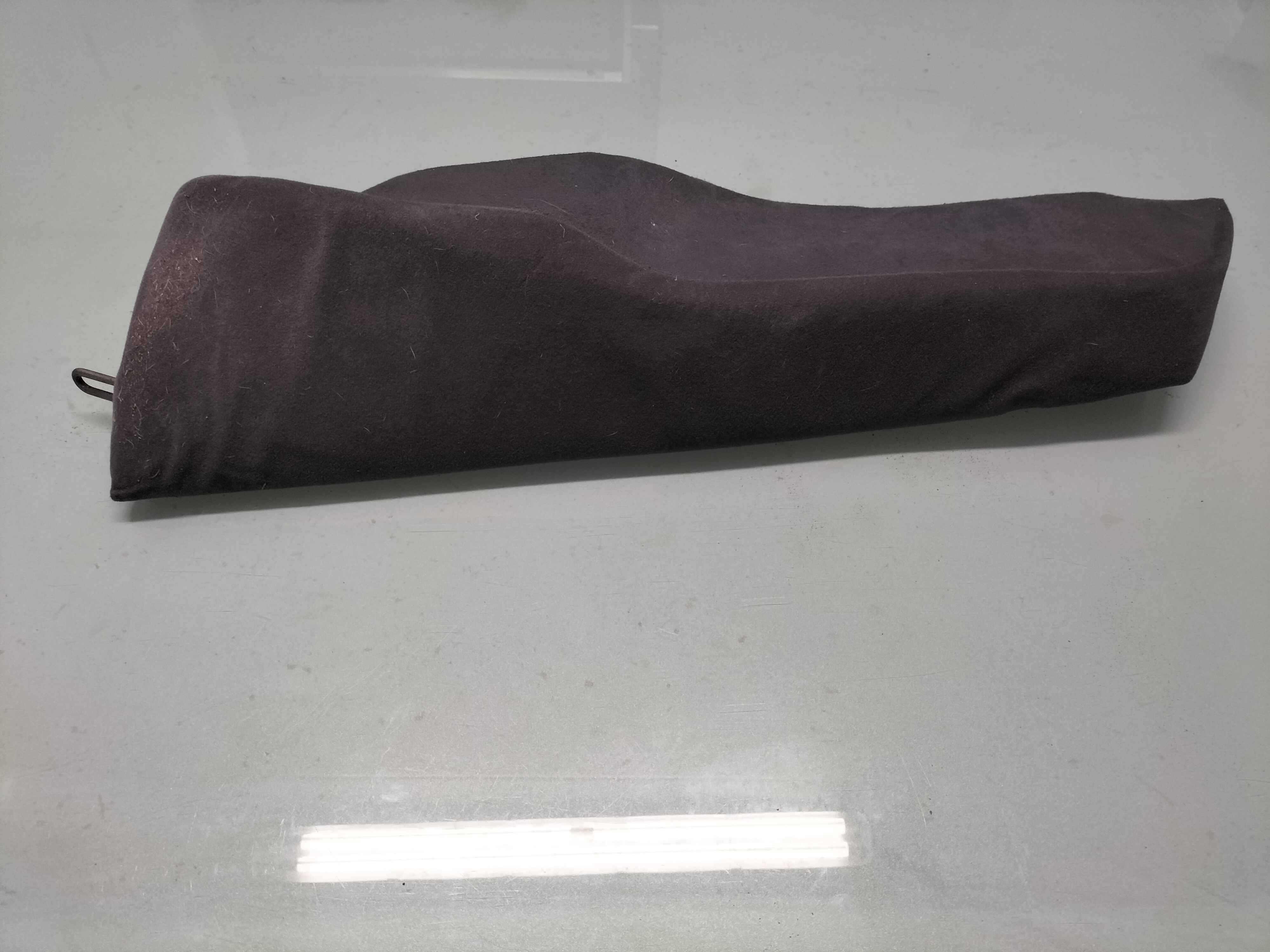 Hoekstuk achterbankrugleuning links Nissan Primera P11 88660-2F012 (88660-2F010) Gebruikt.