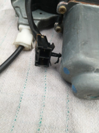 Raammechanisme rechtsvoor Nissan Primera P11/WP11 80700-9F500 Gebruikt.