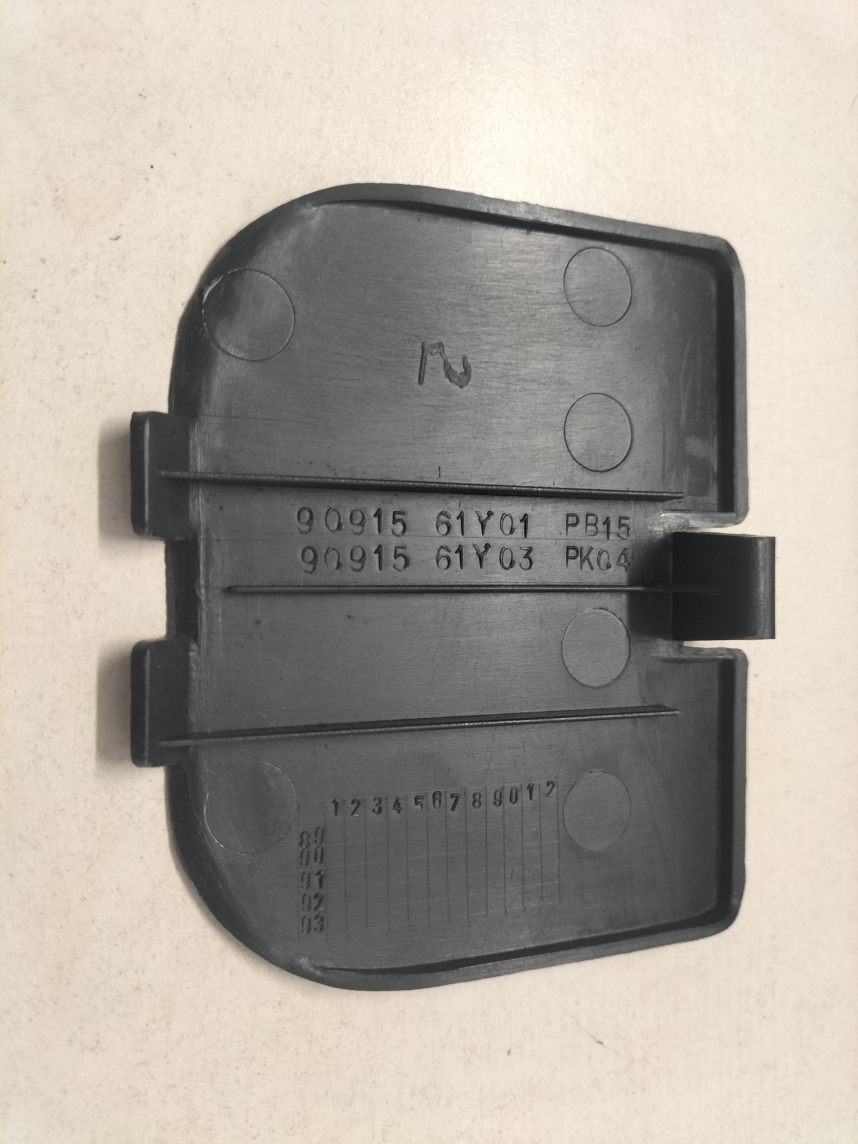 Afdekkap achterklep Nissan 100NX B13 90915-61Y03 Gebruikt.