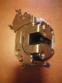 Deurslot linksvoor Nissan Terrano2 R20 80503-0F425 Gebruikt.