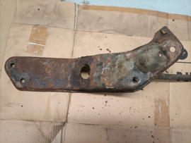 Samenstelling montagesteun trekstang vooras links Nissan 280ZX S130 54481-P6500 + 54471-P6500 Gebruikt.