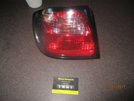 Achterlicht rechts buitenste Nissan Primera P11 - hatchback 26550-9F625 Nieuw.