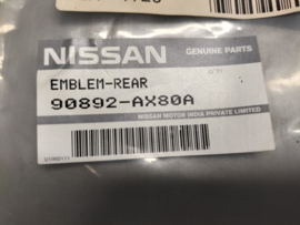 Embleem DCI 90892-AX80A E11/ J10/ JJ10/ K12/ M20M/ N16/ P12/ R51/ V10 Nissan Origineel.