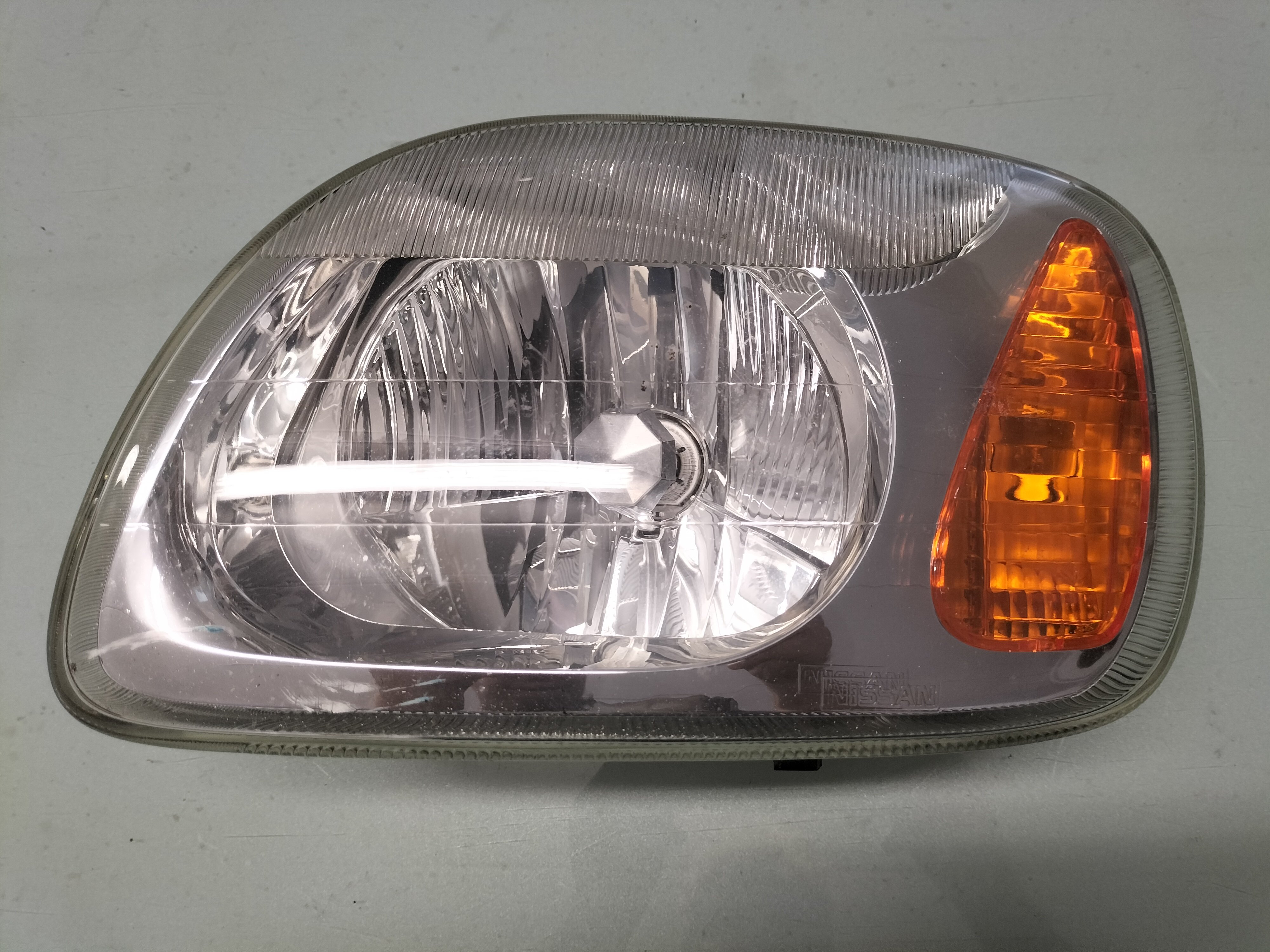 Koplamp Links Nissan Micra K11 26060-1F511 Gebruikt, gerepareerd.