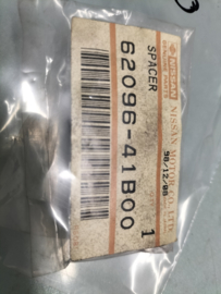 Afstandsplaatje voorbumper Nissan Micra K11 62096-41B00 Origineel.