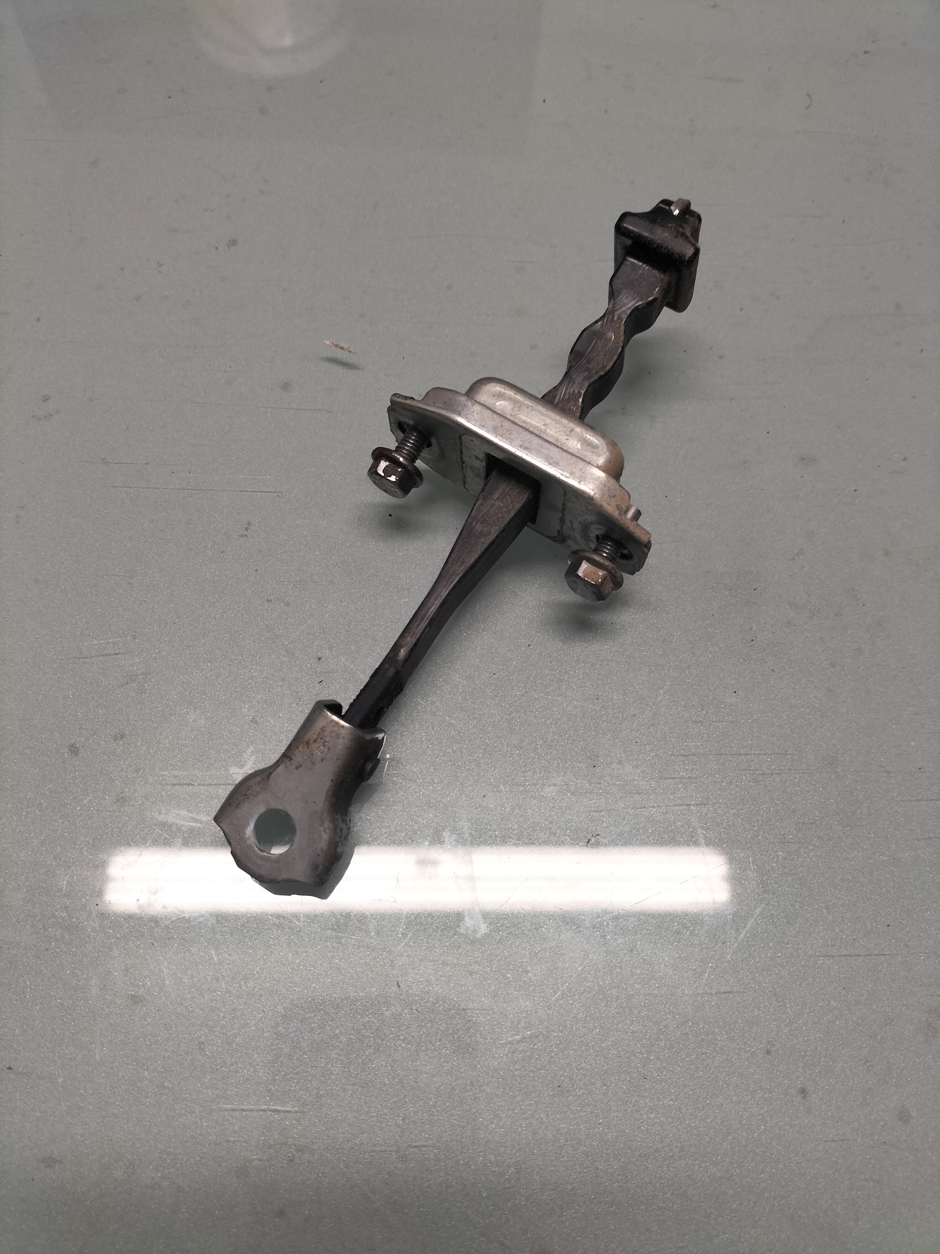 Deurvanger achterportier Nissan Micra K14 82430-5FA0A Gebruikt