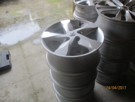 Set aluminium velgen 5 x 114,3. 16 inch origineel Nissan