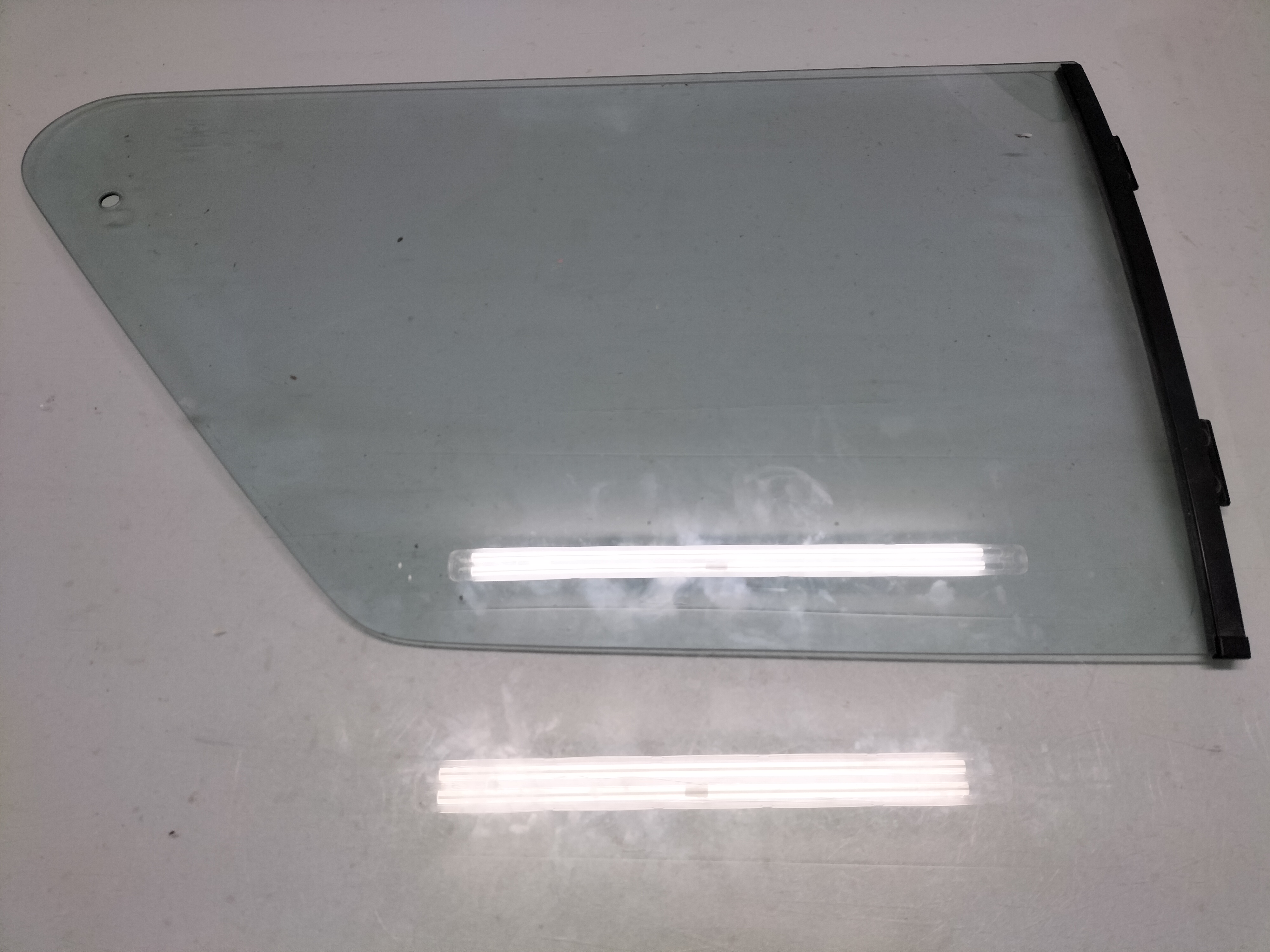 Glass side window, left-hand Nissan Micra K10 83301-05B01 Used part.