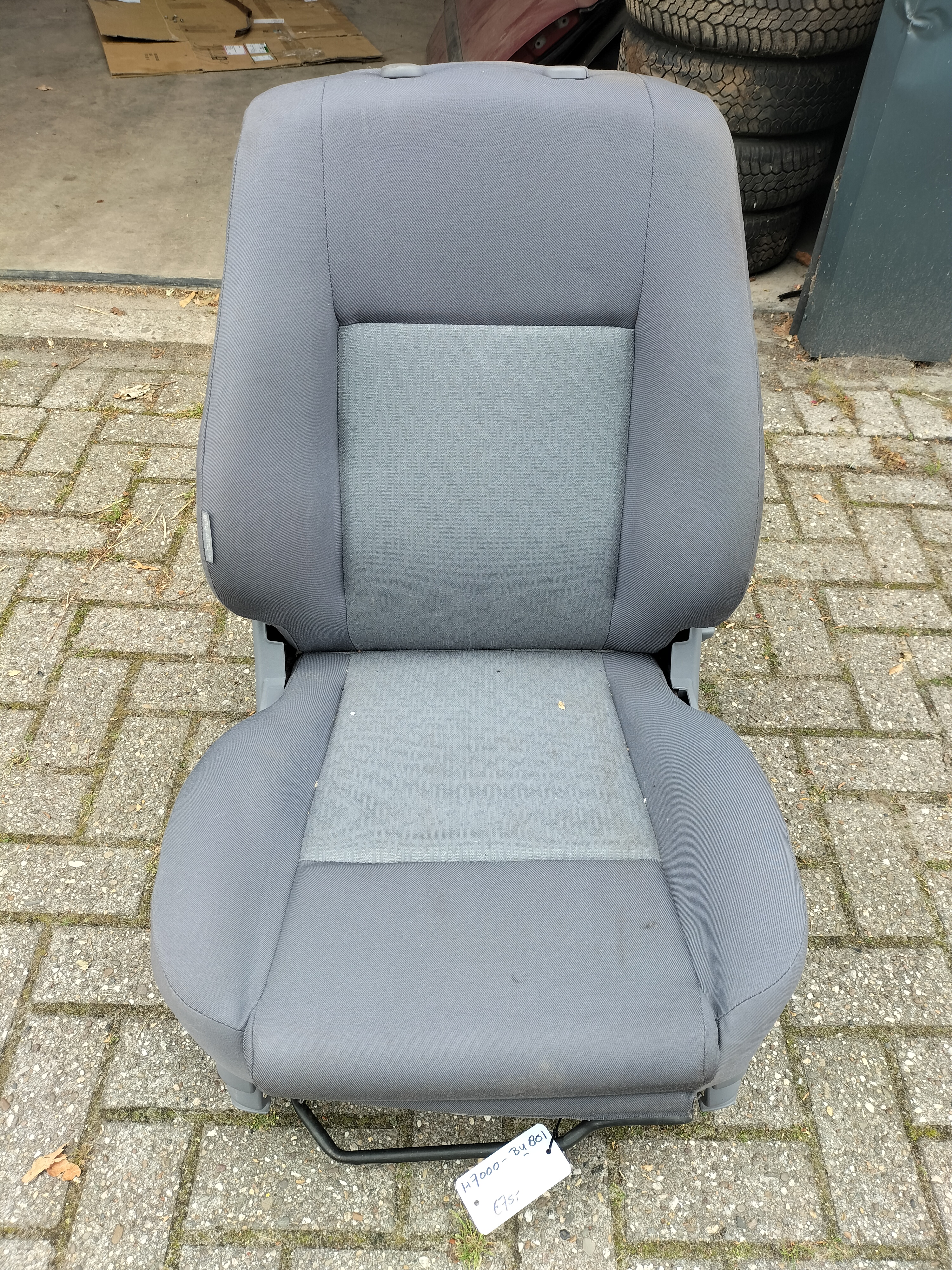 seat front Nissan Almera Tino V10 H7000-BU801 Used
