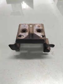 Bumpersteun onder Links Nissan Primera P12 wagon 62211-AU330 Gebruikt