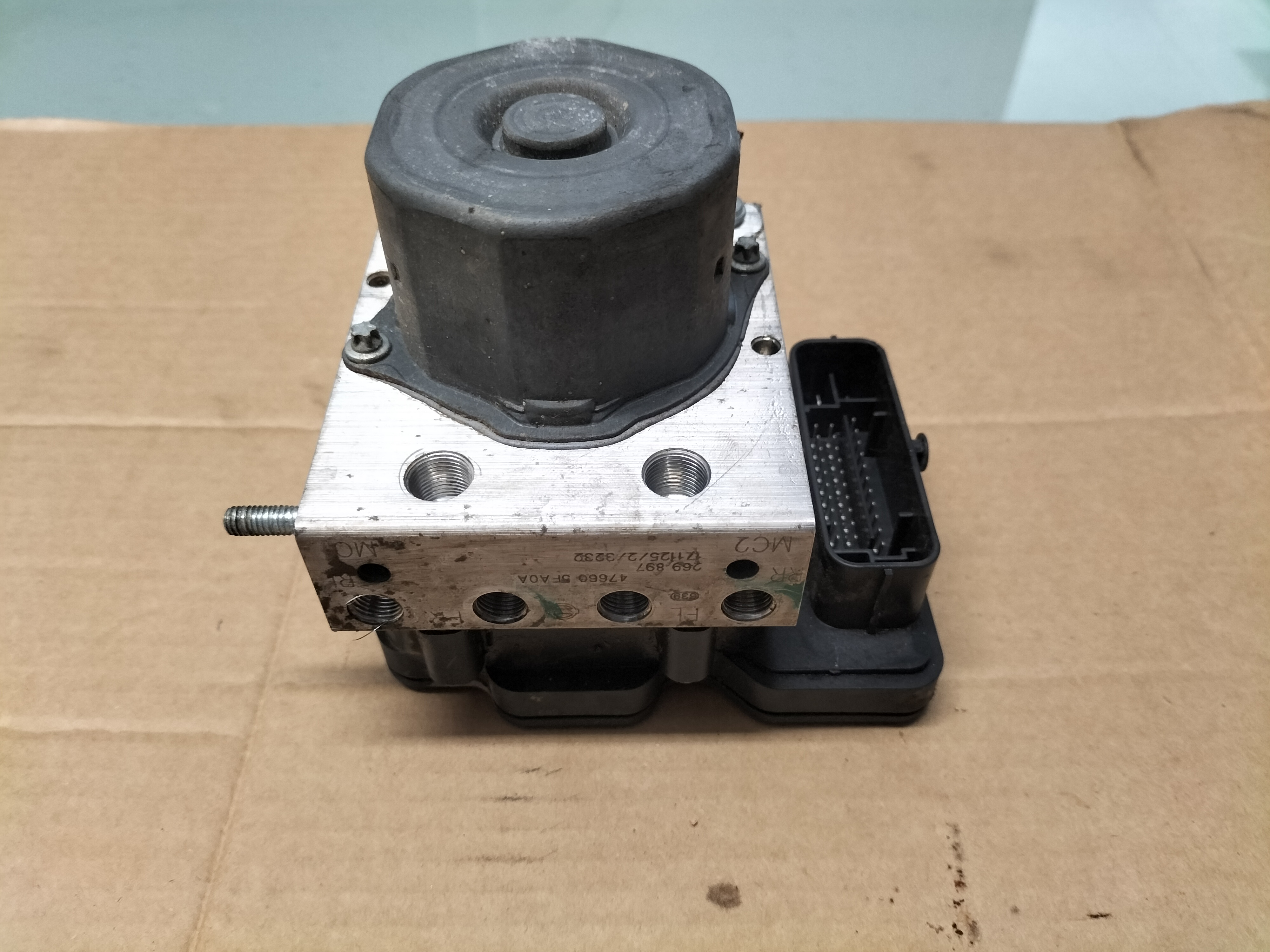 Actuator & ECU assy-antiskid Nissan Micra K14 47660-5FP0B (47660-5FA0A) (VNVK1400159806293) Used part.
