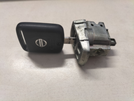 Cilinderslot bestuurdersportier + sleutel Nissan Qashqai J10 H0601-EB300 Gebruikt.
