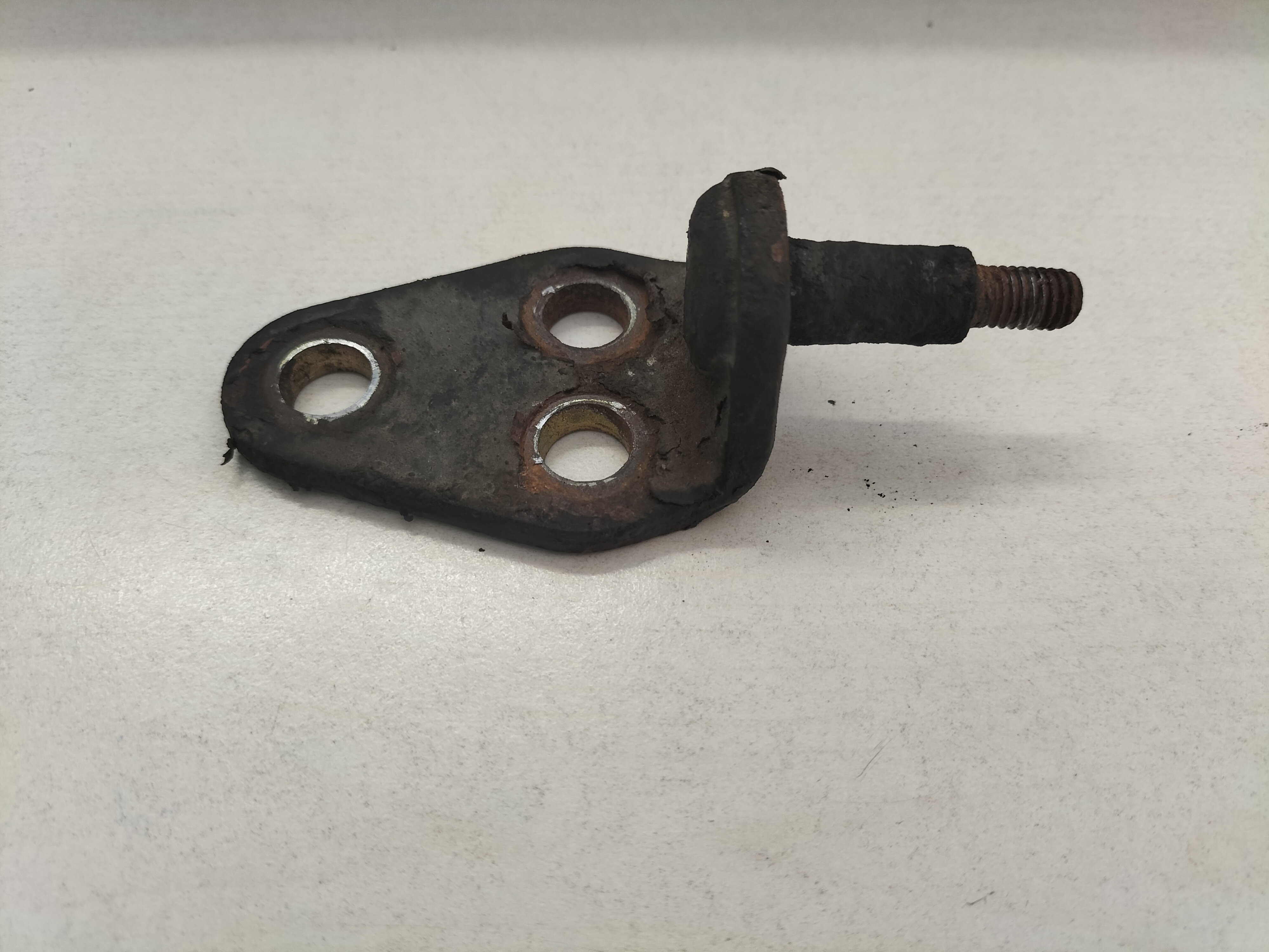 Assy-bracket stabilizer front Datsun Cherry E10 54625-M1000 Used part.
