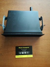 Kaartenbakje Nissan 68475-35F00 C23/ F23/ F24/ R50/ T30/ Z32 Gebruikt.