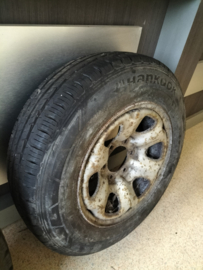 Stalen wiel 7J X 16 met Hankook Vantra LT band 205/75R16 110/108R 40300-0X801 (20251201) Gebruikt.