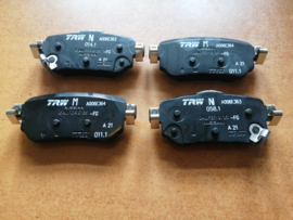 Remblokset achteras Nissan D4060-4CA0C J11/T32 Origineel.