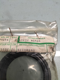 Seal-grease, front hub Nissan 40232-A0101 C120/ S110/ S130 Original.