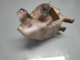 Ruitensproeierreservoir Nissan Primera P12 28910-AU400 Gebruikt.