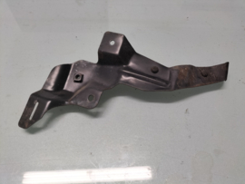 Montagesteun achterbumper links Nissan Micra K10 85221-21B00 Gebruikt.