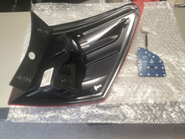 Achterlicht links buitenste Nissan Qashqai J10 / JJ10 26559-BR00A Origineel. Met LED module.