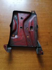 Accuplaat Nissan 64860-77J00 B13/ N14/ P10/ Y10 Gebruikt.